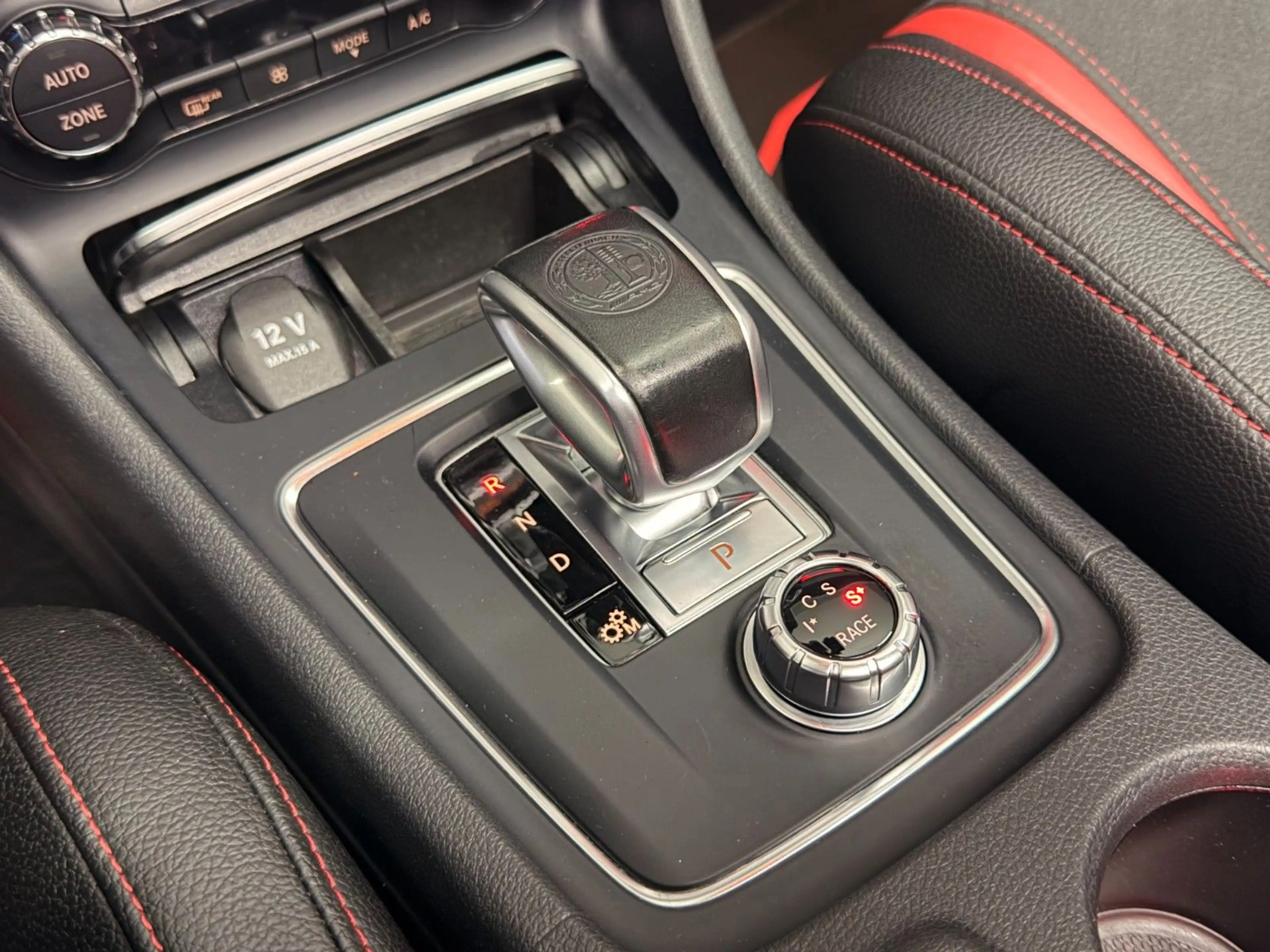 Mercedes-Benz CLA 45 AMG 4M *Pano*Night*Kamera*H&K*Perf.Sitze* — photo 15
