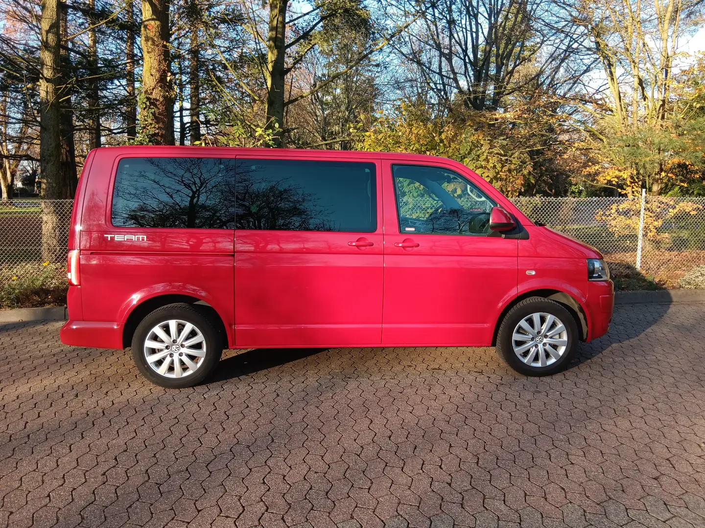 Volkswagen T5 Multivan Multivan Kurz DSG 4MOTION BMT Cup Rot - 1