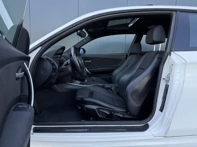 BMW 1 Series view 18