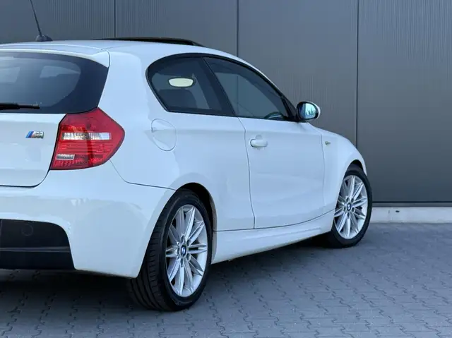 BMW 1 Series view 5