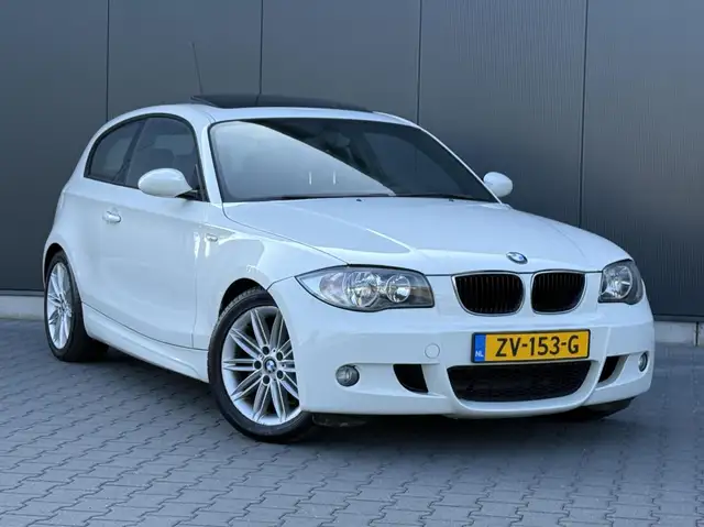 BMW 1 Series view 2