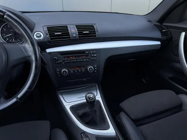 BMW 1 Series view 22