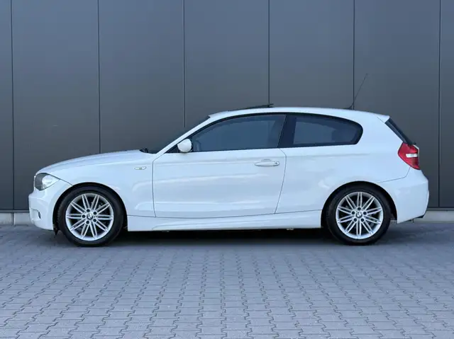 BMW 1 Series view 9