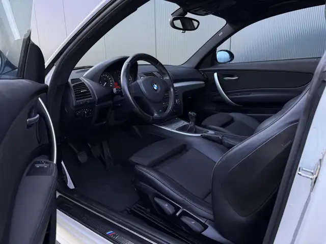 BMW 1 Series view 16