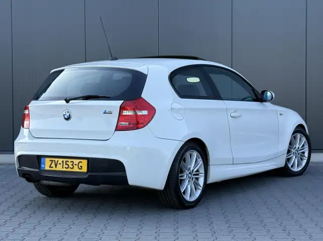 BMW 1 Series view 4