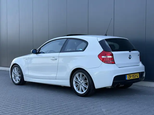 BMW 1 Series view 11