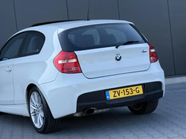 BMW 1 Series view 13