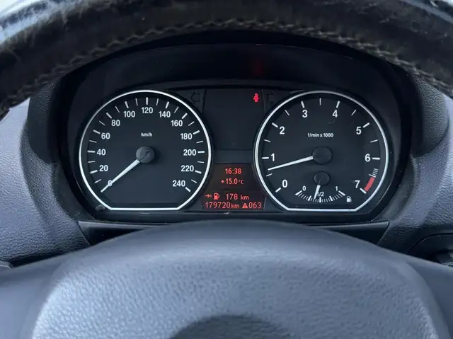 BMW 1 Series view 23