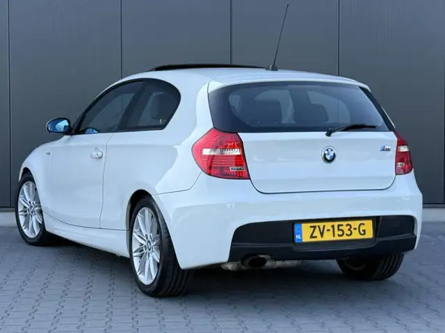 BMW 1 Series view 3