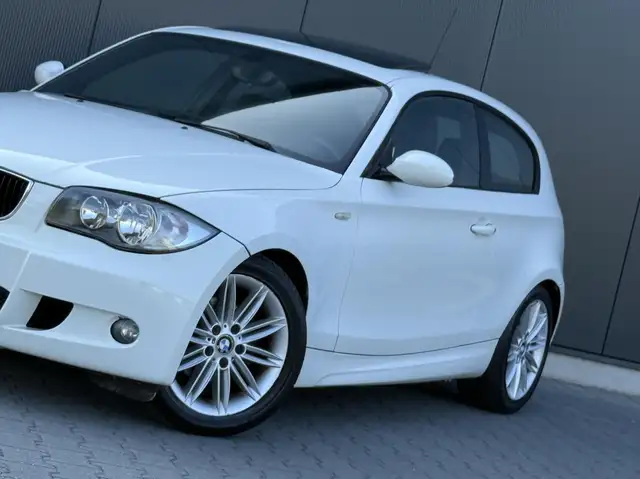 BMW 1 Series view 6