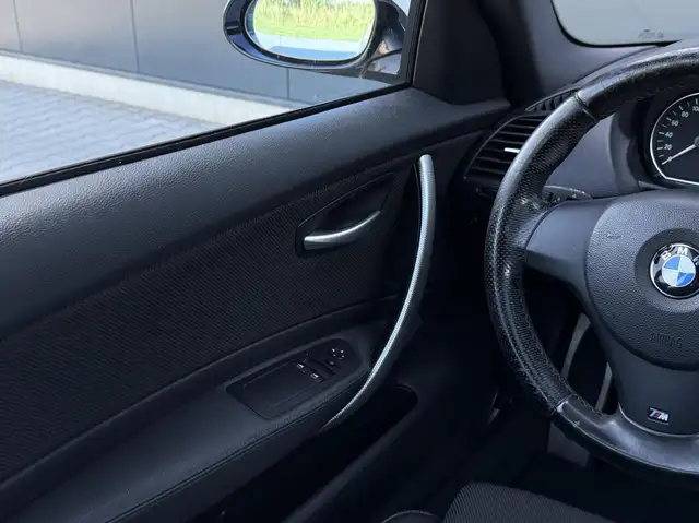 BMW 1 Series view 21