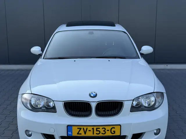 BMW 1 Series view 14