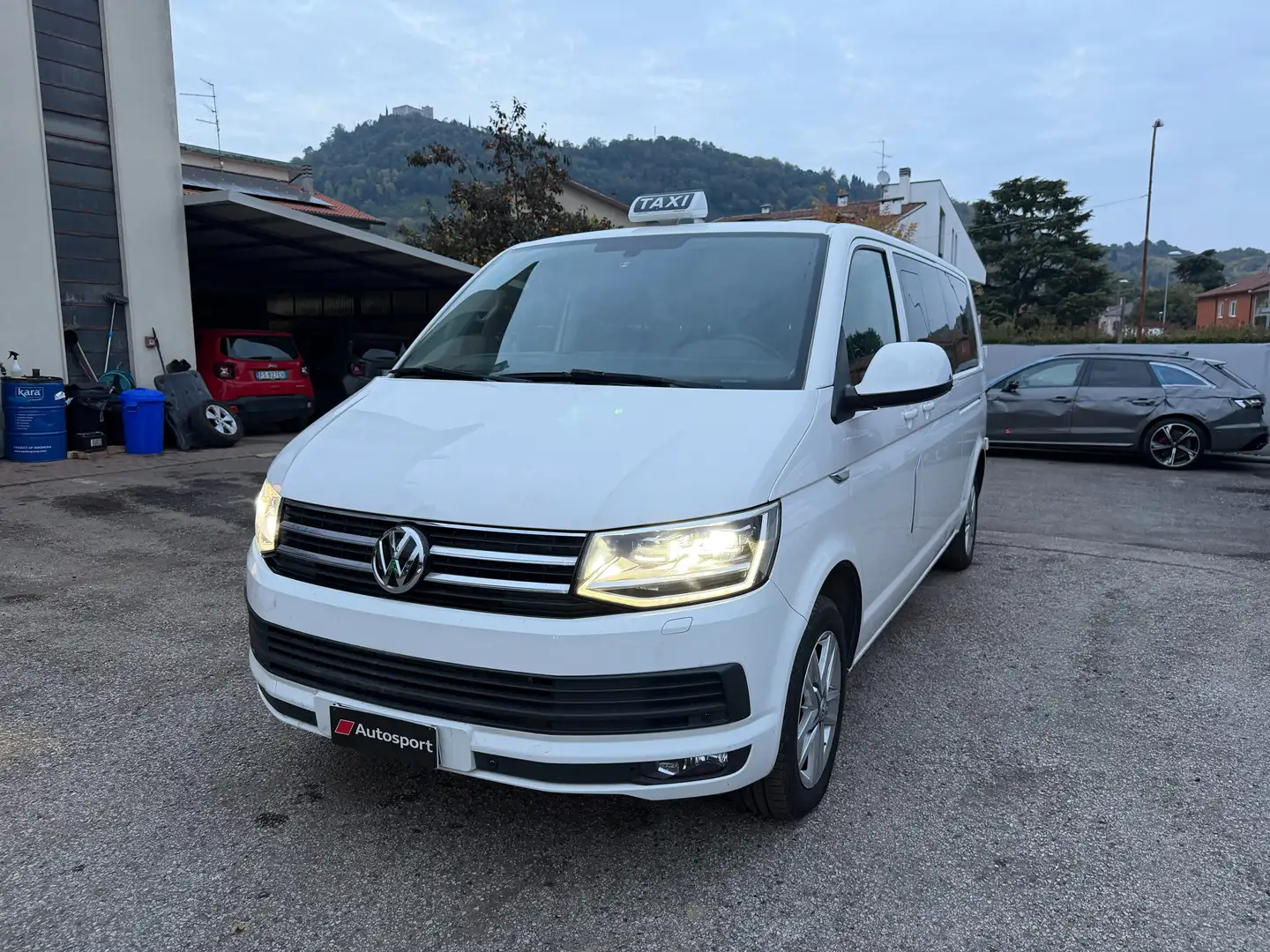 Volkswagen T6 Caravelle EX TAXI 9 POSTI DOPPIA PORTA 2.0 TDI DSG Bianco - 2