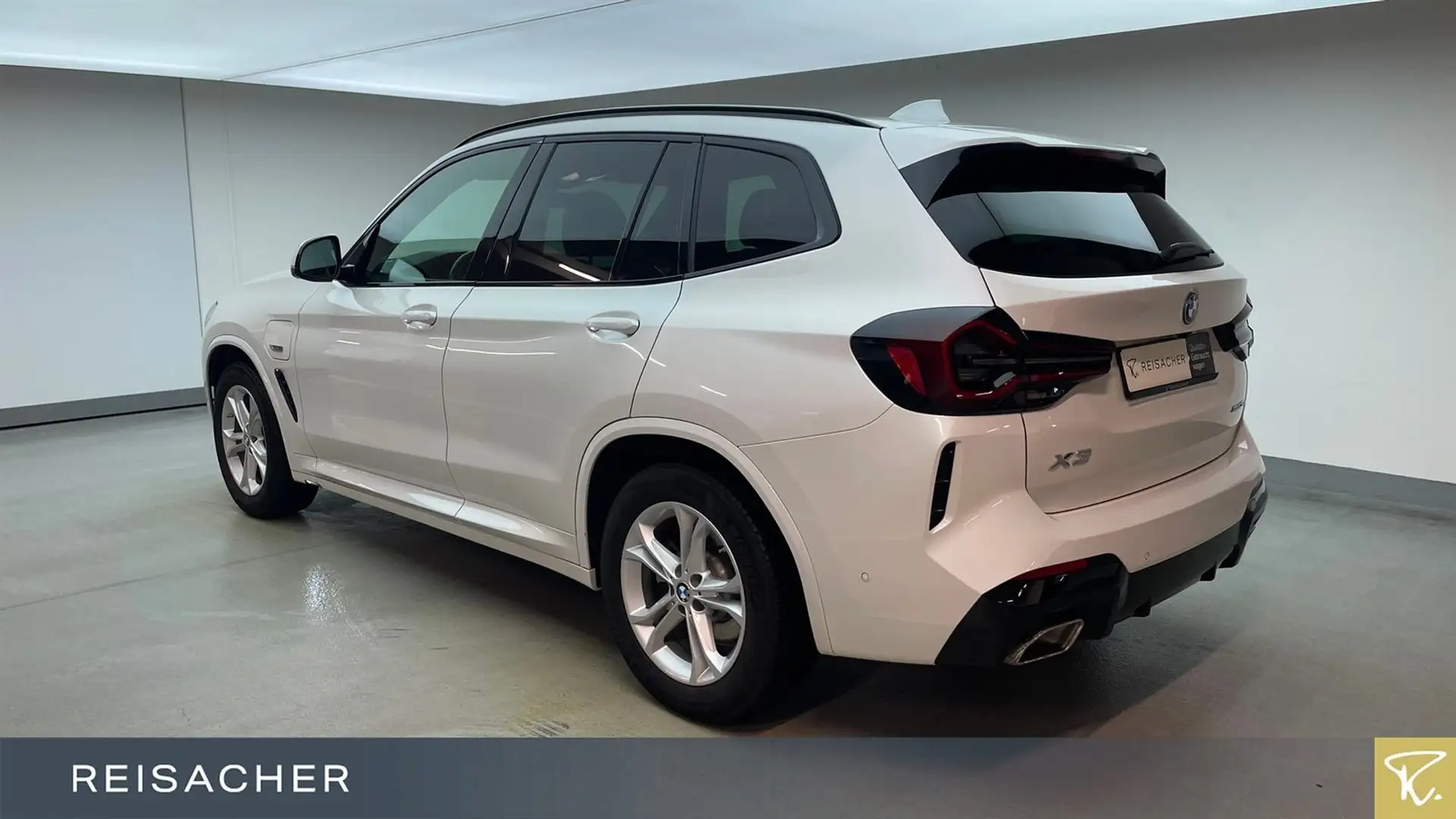 BMW X3 xDrive 30e A M-Sport,Pano,eSitz+Mem,LkdHzg Weiß - 2