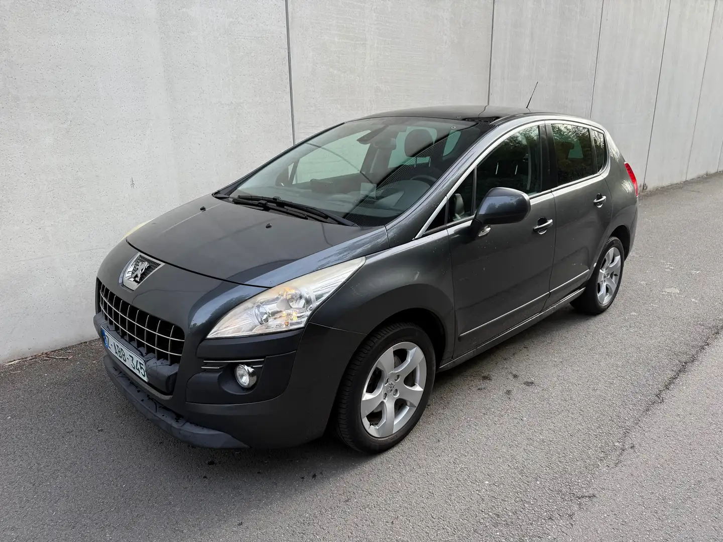 Peugeot 3008 1.6i Allure / Automatique / GPS / Toit pano … Grijs - 1