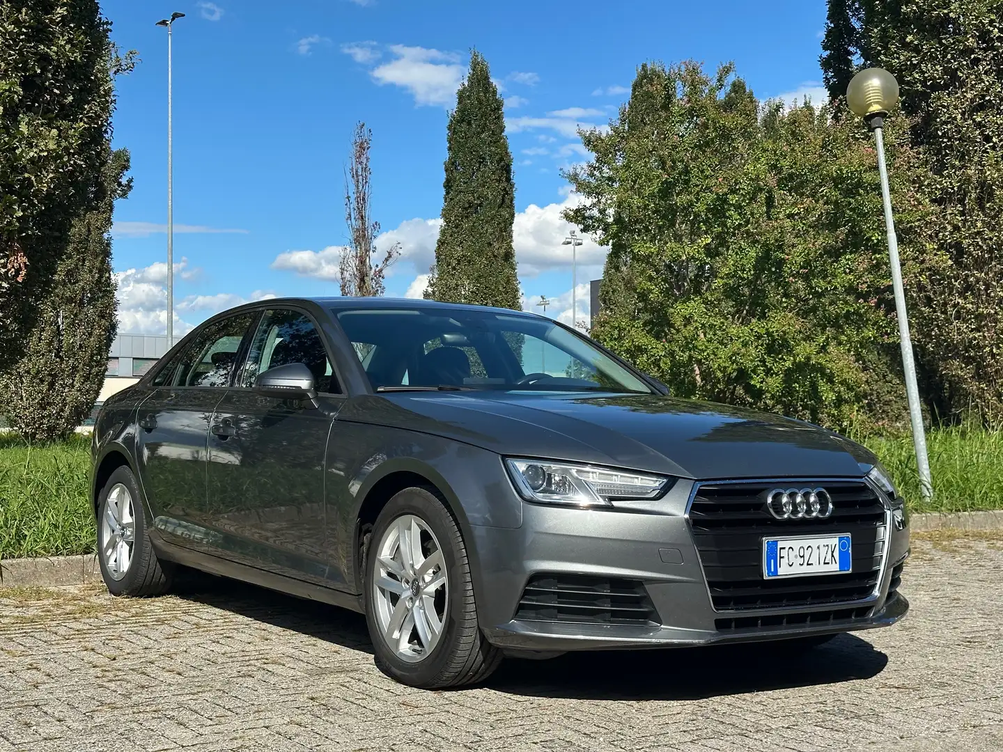 Audi A4 Berlina 2.0 TDI Grau - 2