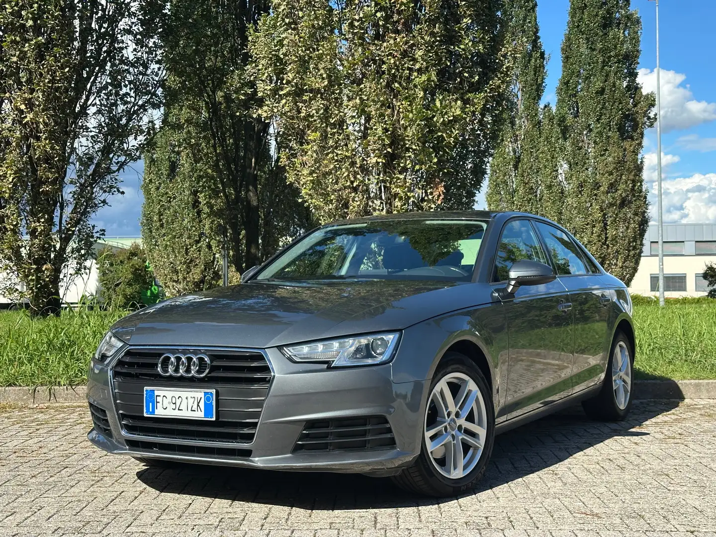 Audi A4 Berlina 2.0 TDI Grau - 1