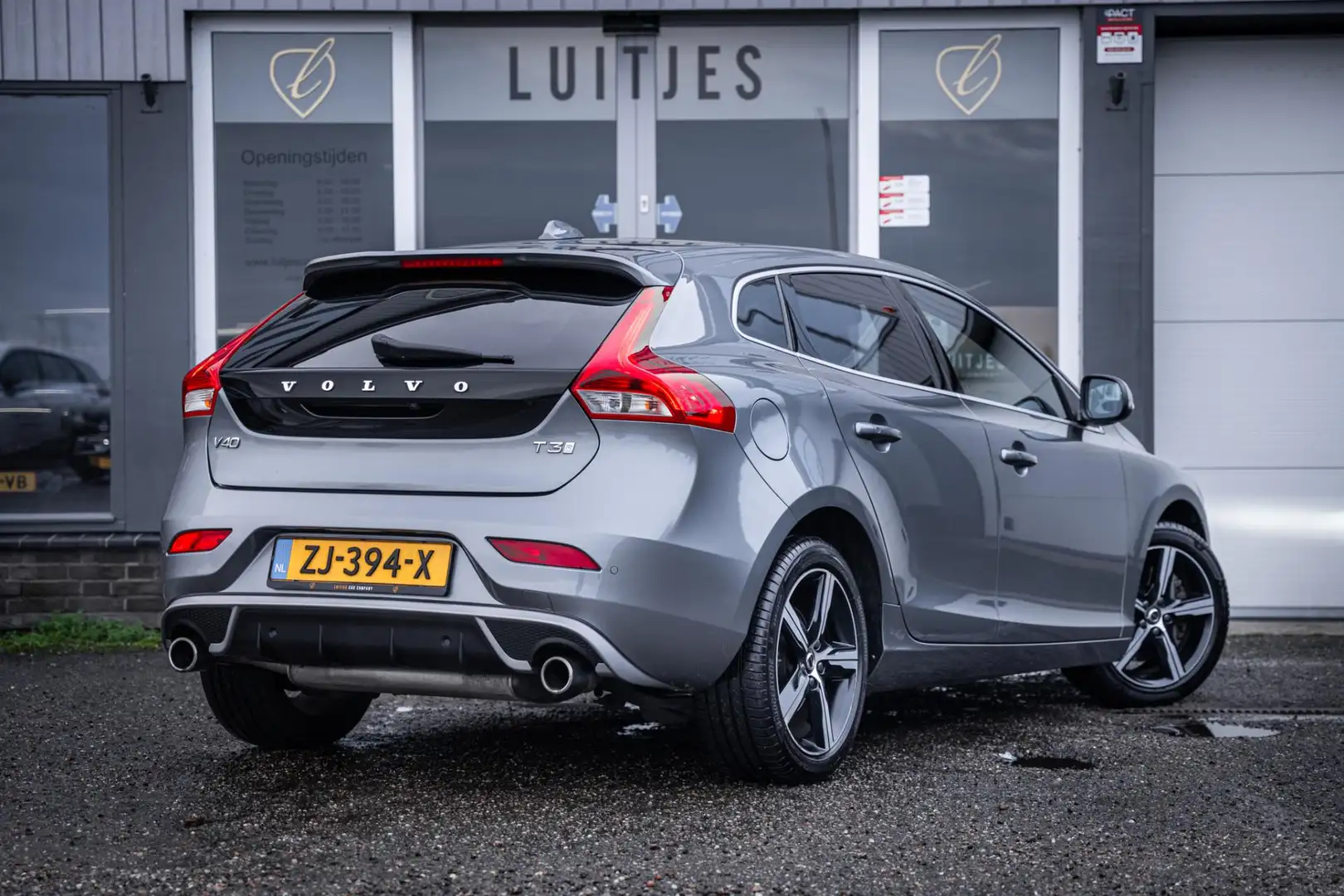 Volvo V40 1.5 T3 AUT R-Design Polar+ Org.NL I Panorama I Cam Gris - 2