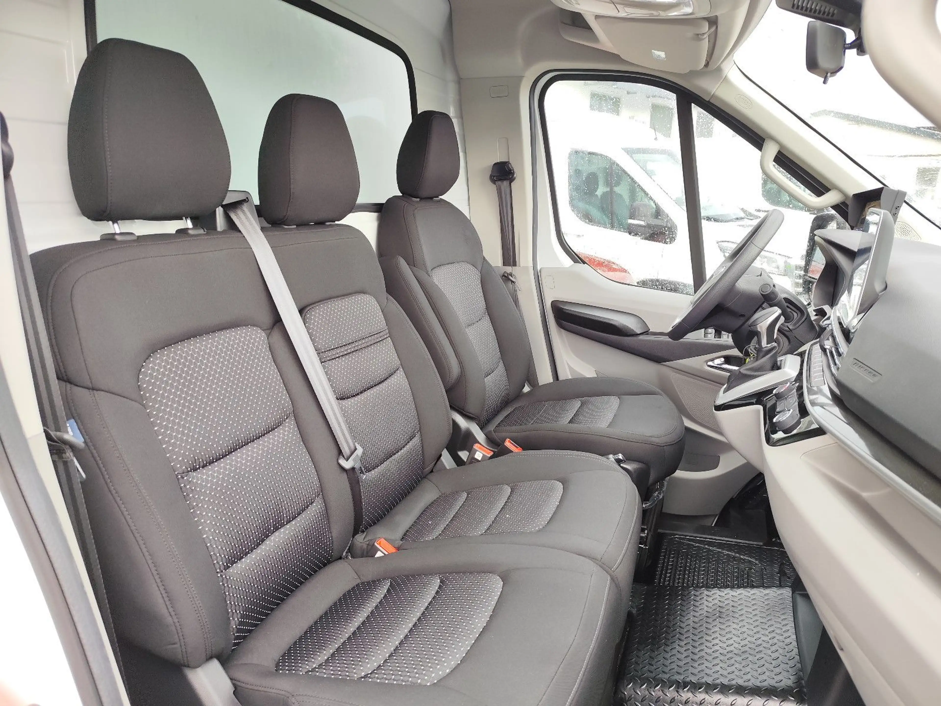 Maxus eDeliver 9 KOFFER mit Ladebordwand ! L4 — photo 8
