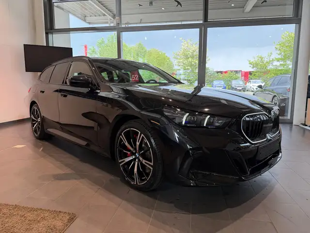 BMW 5 Series view 8