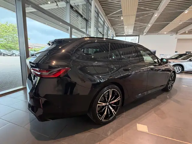 BMW 5 Series view 6
