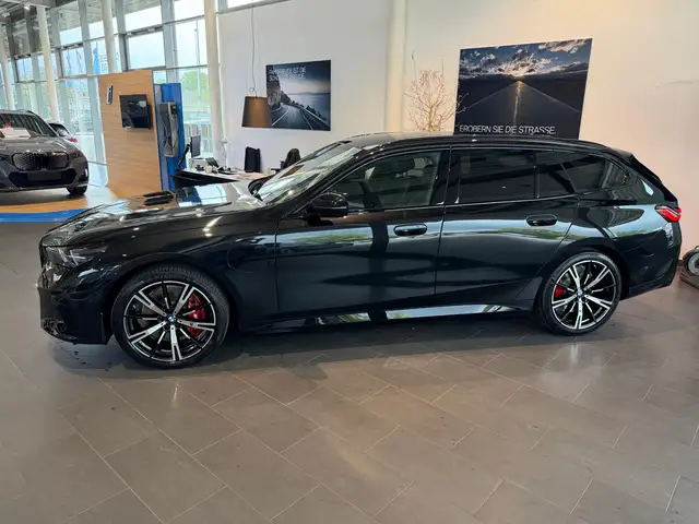 BMW 5 Series view 3