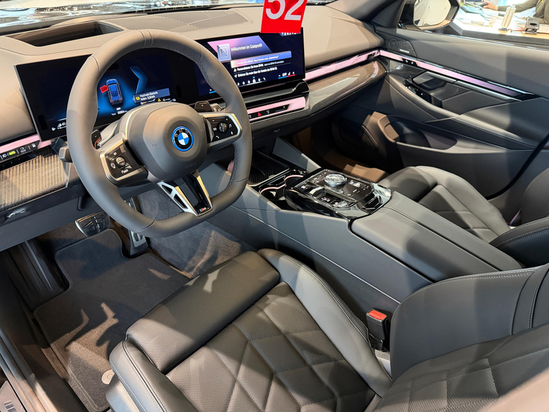 BMW 550 e xDrive Touring Navi Tempom.aktiv Panoramadach Bl — photo 13