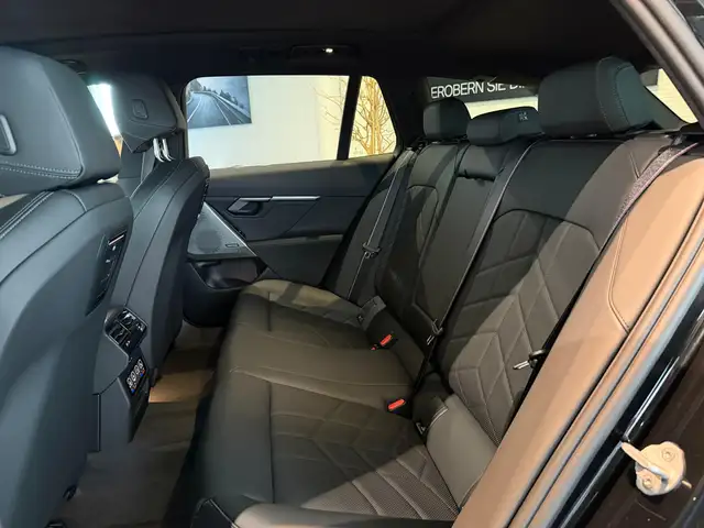 BMW 5 Series view 15