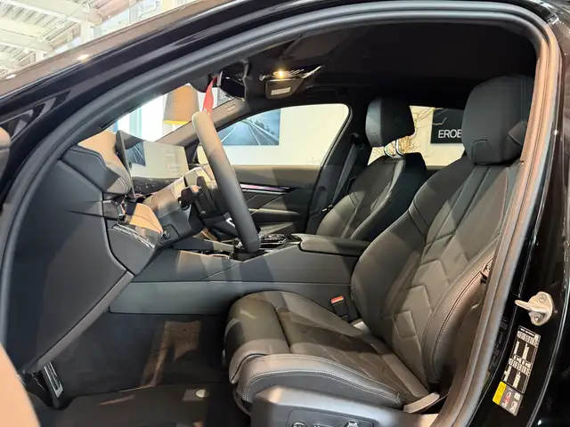 BMW 5 Series view 12
