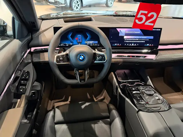 BMW 5 Series view 14