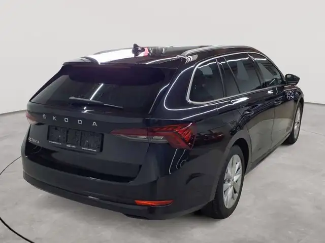 Skoda Octavia view 4