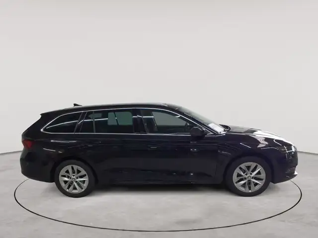 Skoda Octavia view 3