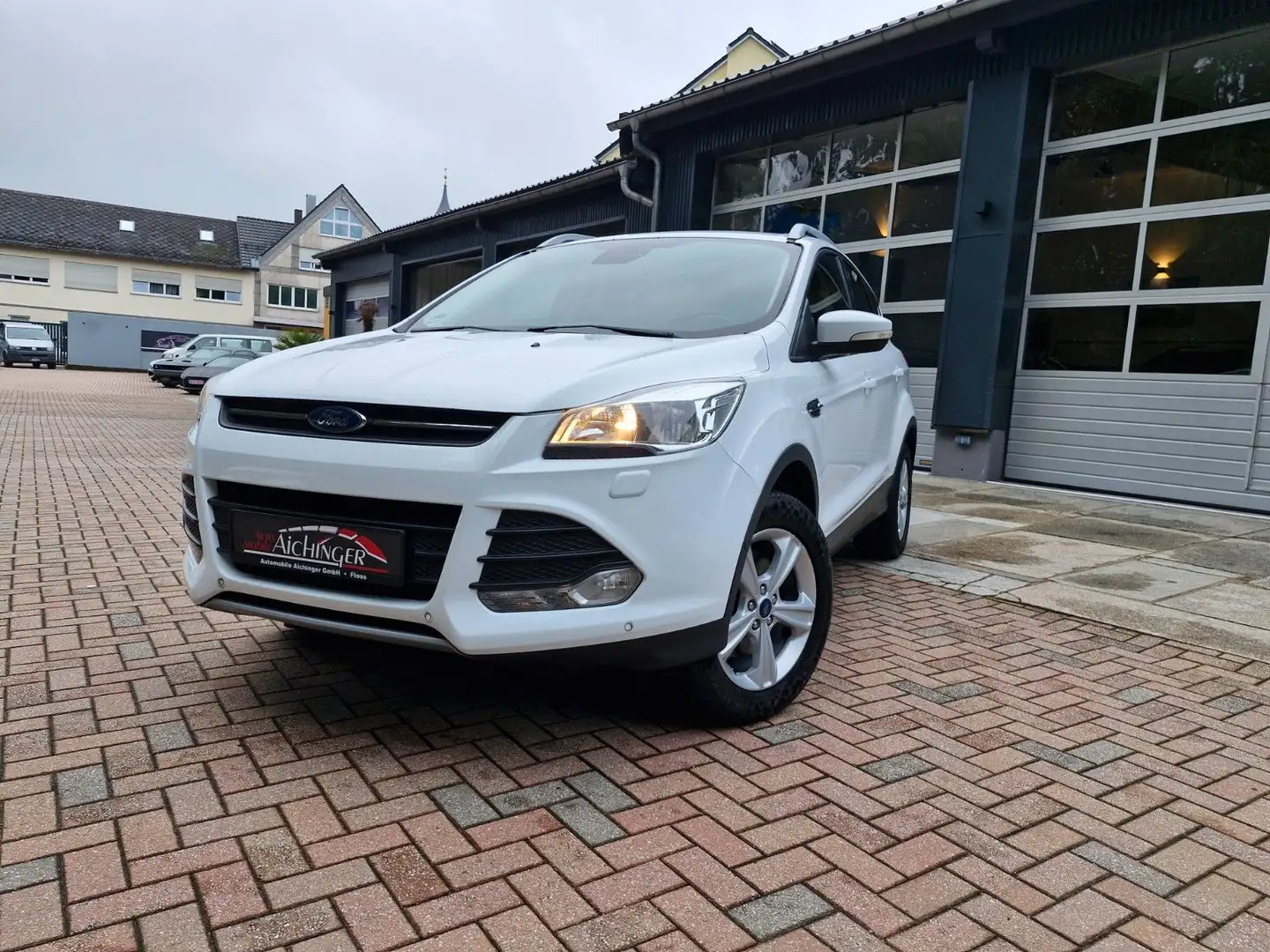 Ford Kuga Sync Edition  2.Hand 8-Fach Euro 6 Weiß - 1