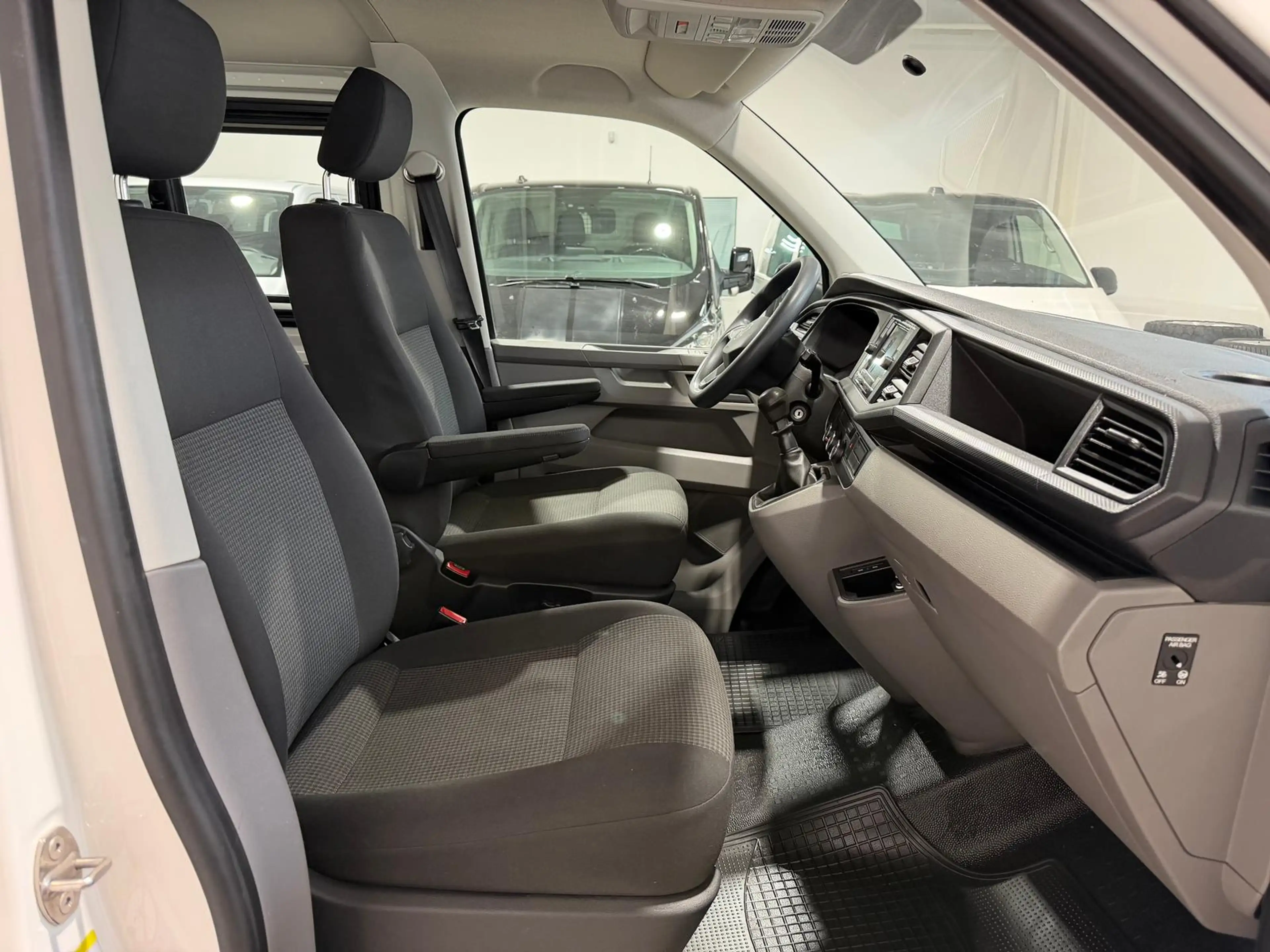 Volkswagen T6.1 Transporter -Doka(5-Si.),4Motion,kurz,Standh — photo 11