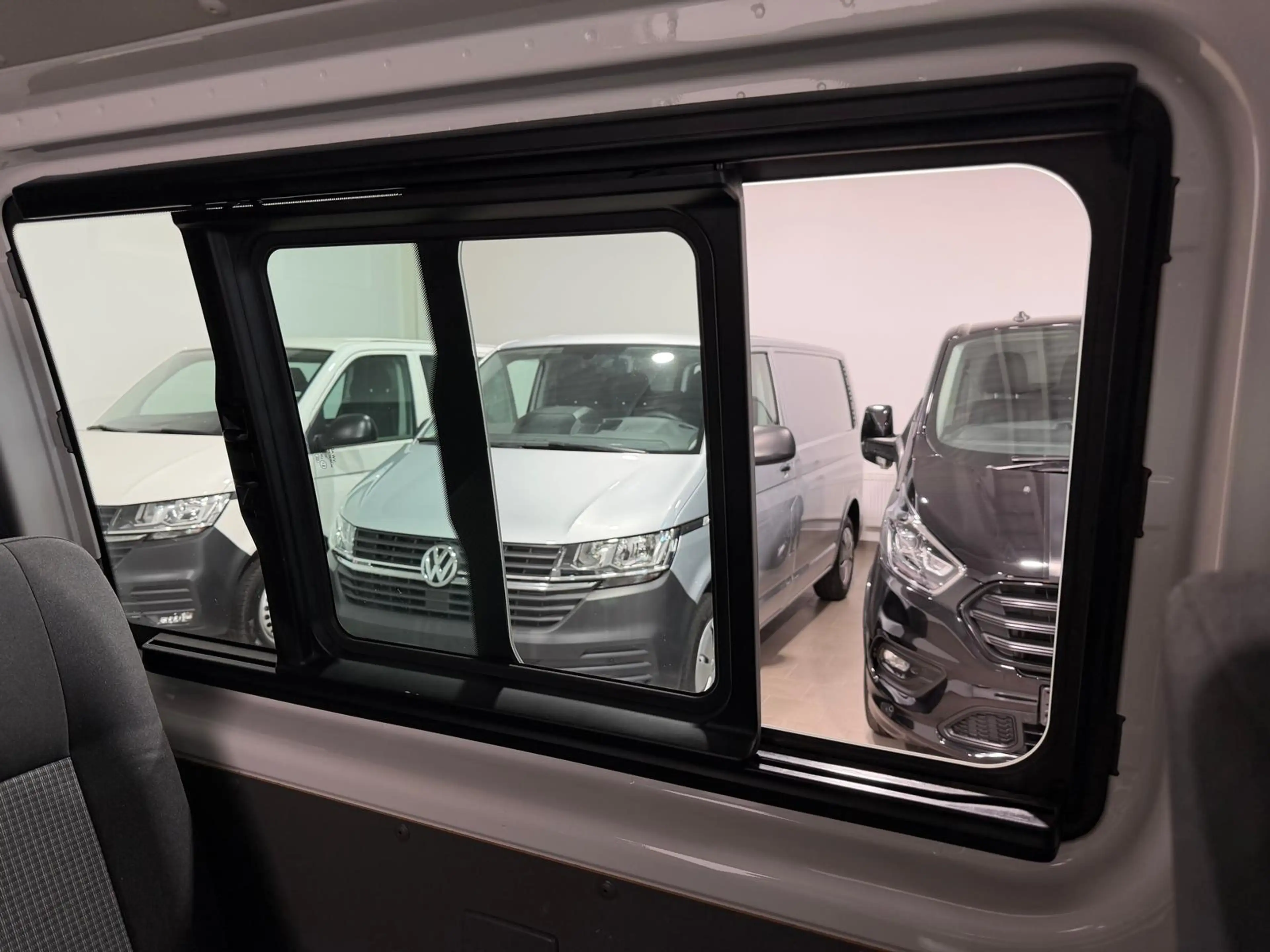 Volkswagen T6.1 Transporter -Doka(5-Si.),4Motion,kurz,Standh — photo 10