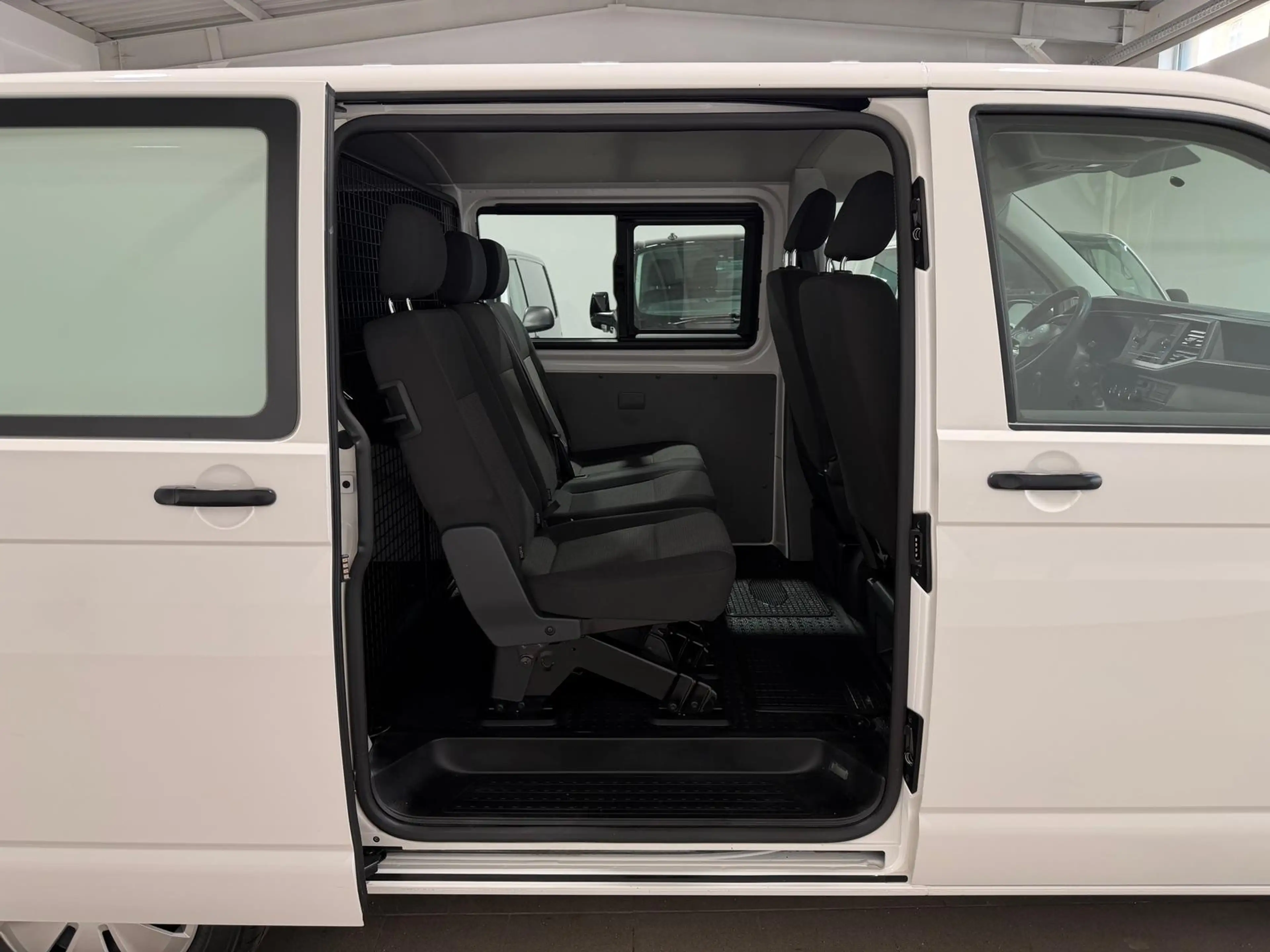 Volkswagen T6.1 Transporter -Doka(5-Si.),4Motion,kurz,Standh — photo 7