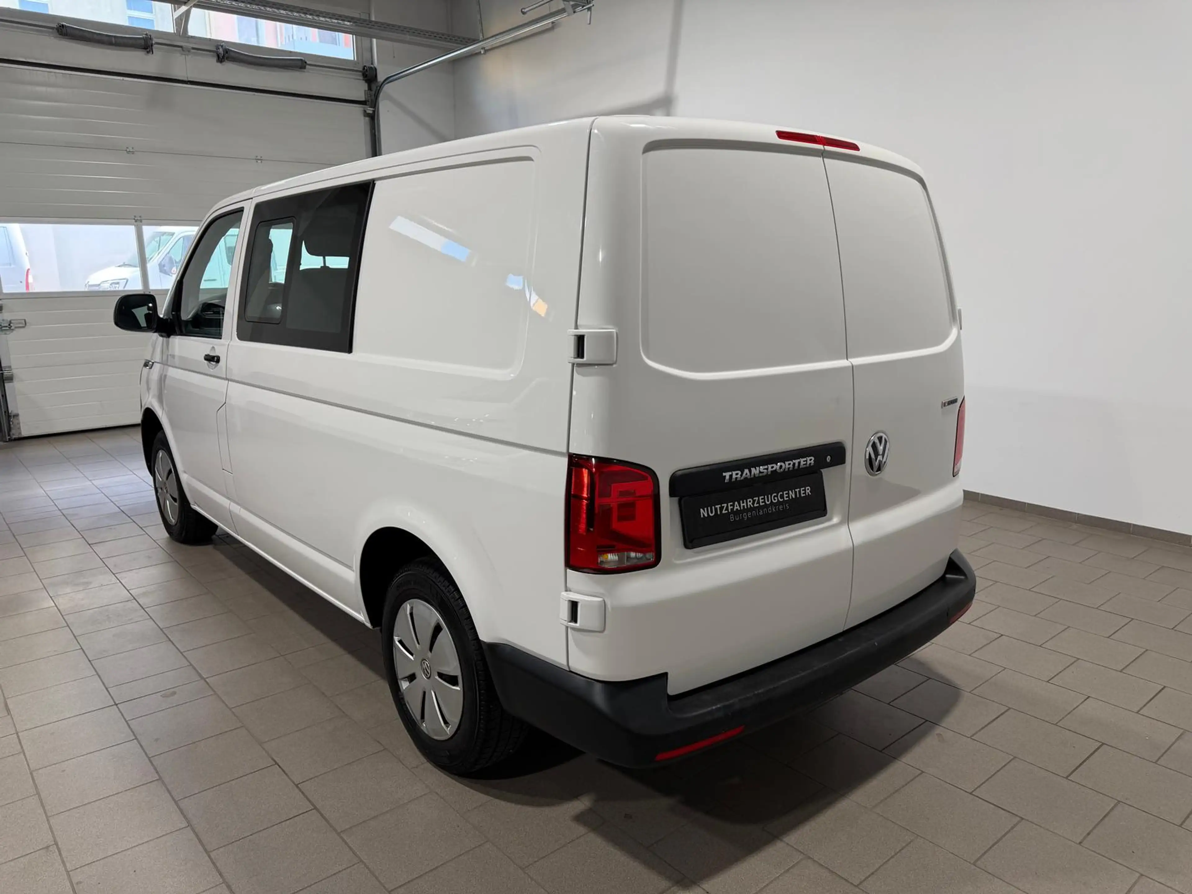 Volkswagen T6.1 Transporter -Doka(5-Si.),4Motion,kurz,Standh — photo 4