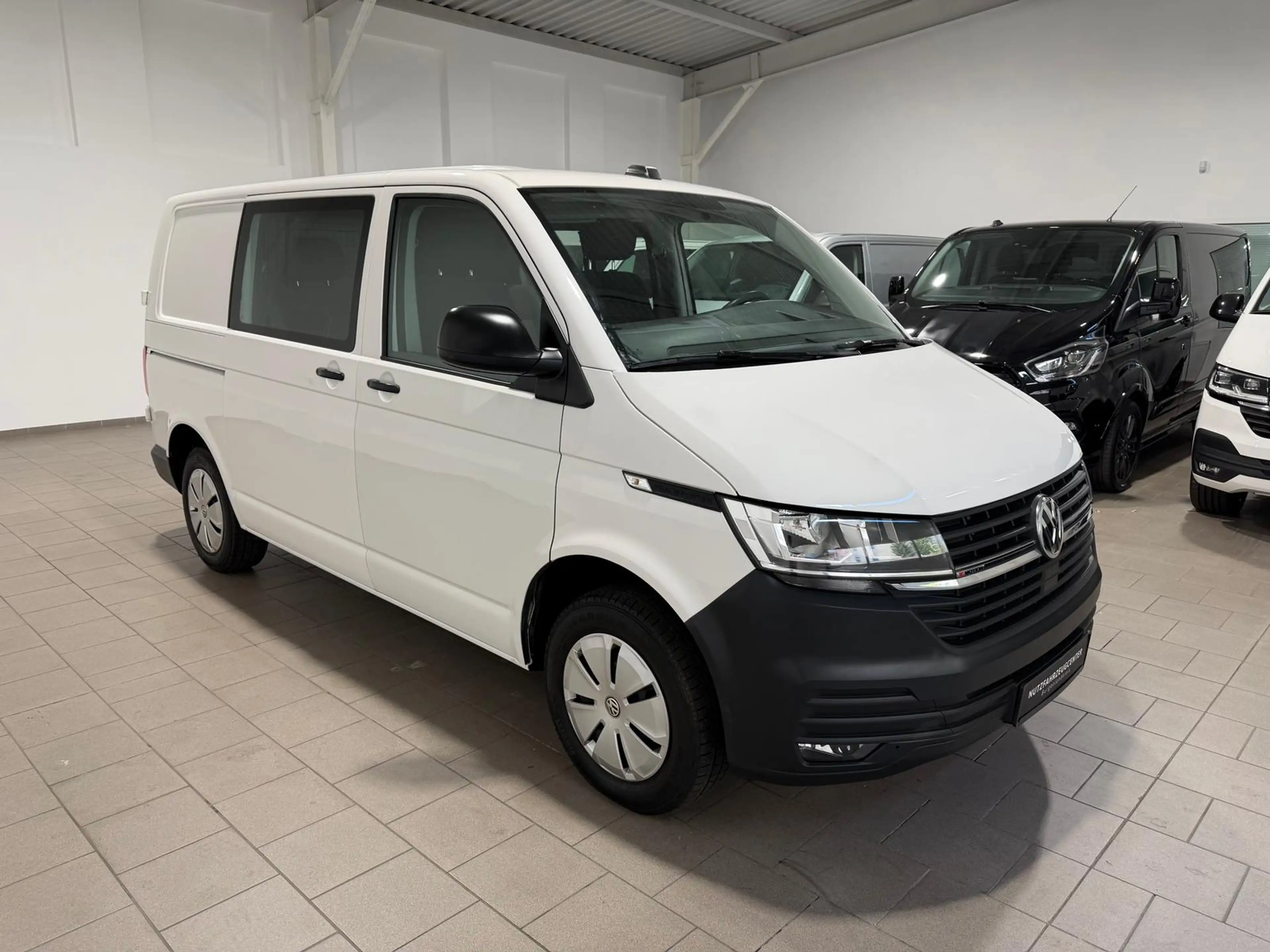 Volkswagen T6.1 Transporter -Doka(5-Si.),4Motion,kurz,Standh — photo 2