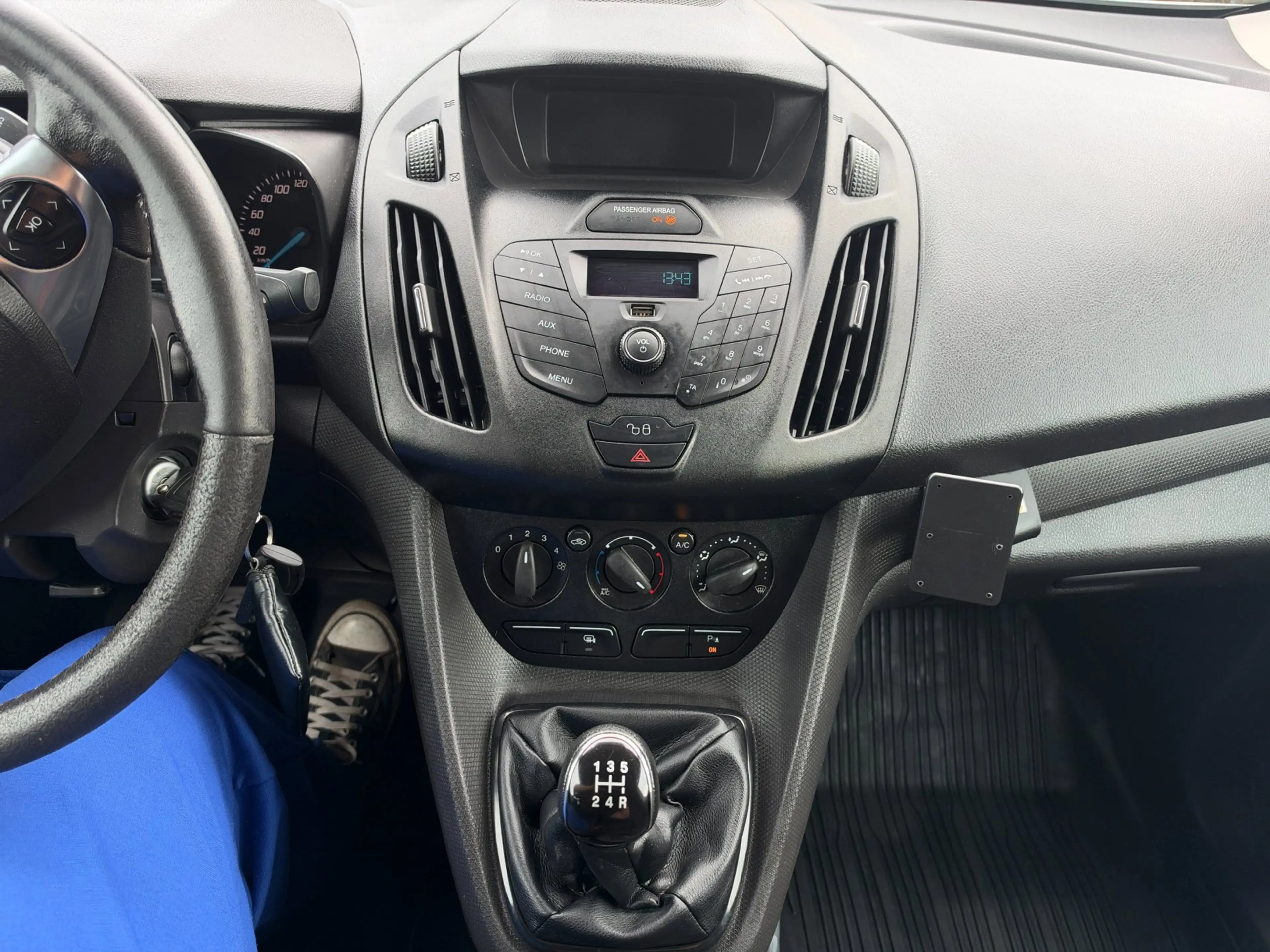 Ford Transit Connect 1.5 TDCI EURO 6 L2H1 + inrichting Airco / Cruise — photo 9