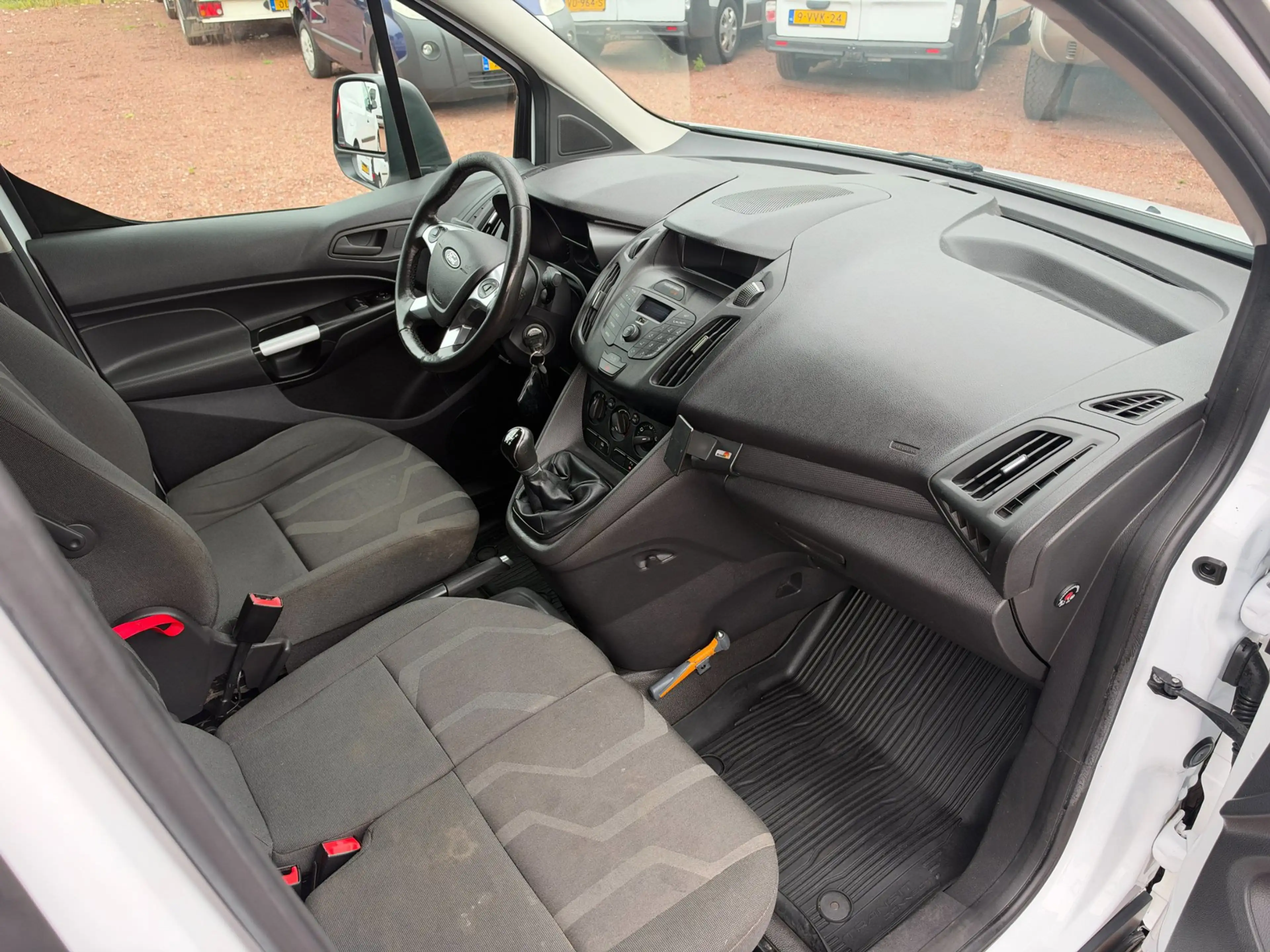 Ford Transit Connect 1.5 TDCI EURO 6 L2H1 + inrichting Airco / Cruise — photo 6