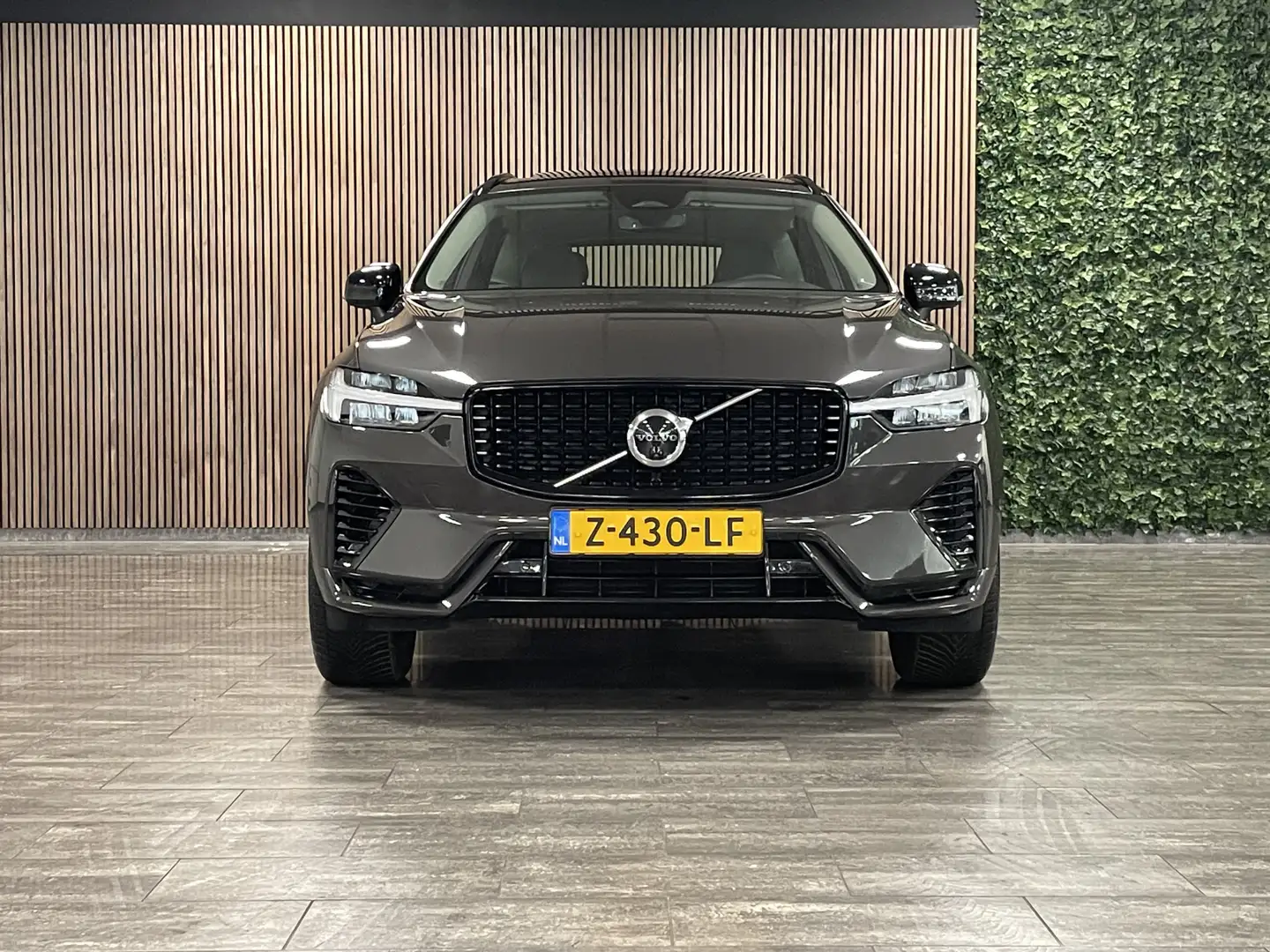 Volvo XC60 T6 AWD Recharge Plus Dark | Trekhaak | 360° Camera Grijs - 2