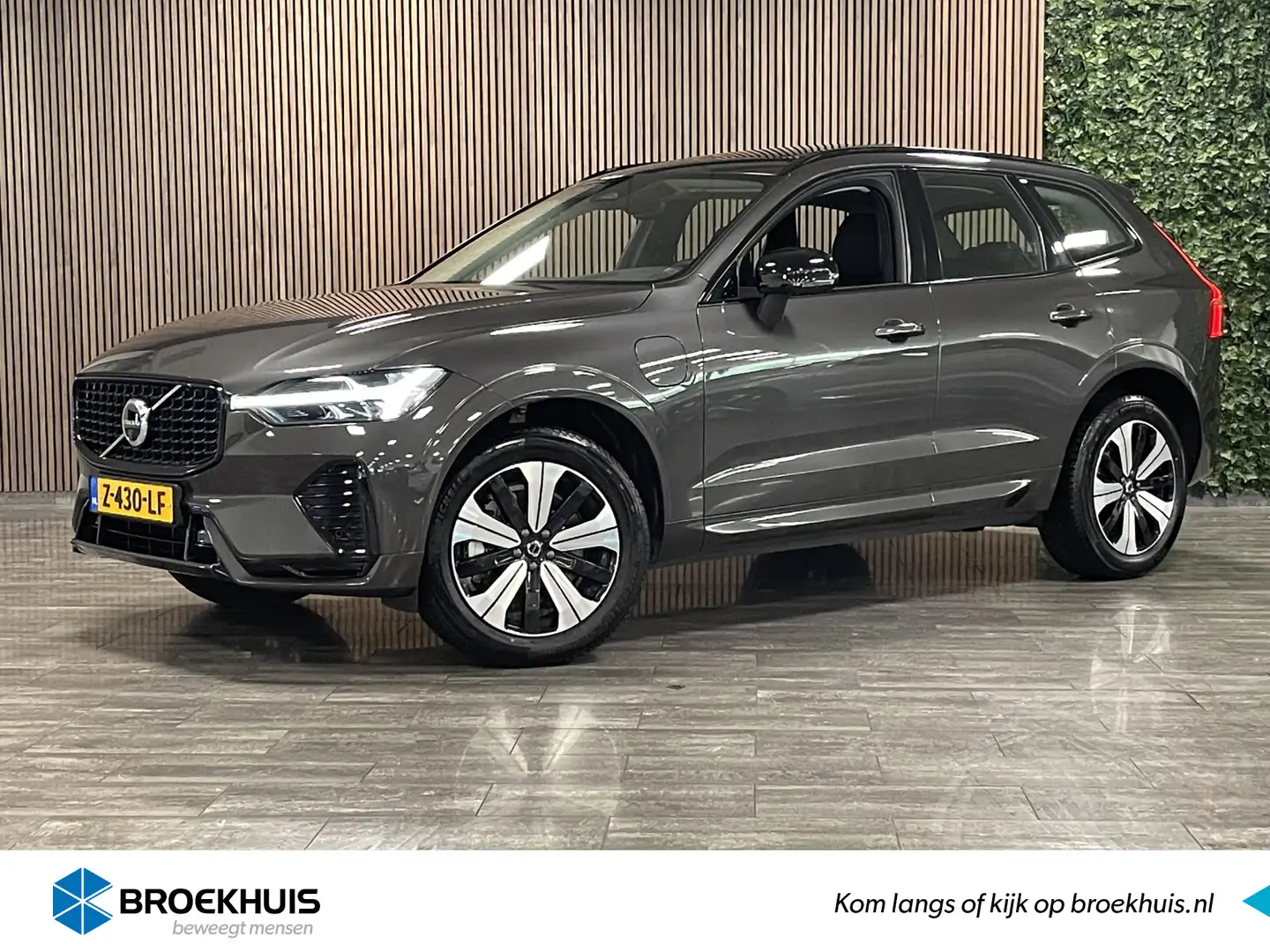 Volvo XC60 T6 AWD Recharge Plus Dark | Trekhaak | 360° Camera Grijs - 1