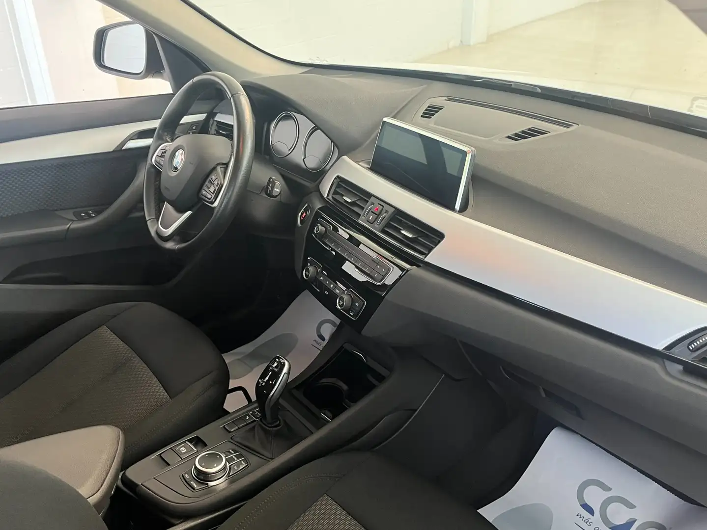 BMW X1 sDrive 18dA Corporate Blanc - 2