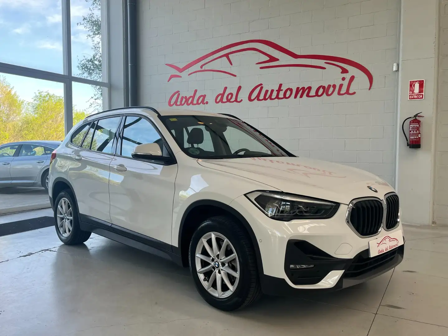 BMW X1 sDrive 18dA Corporate Blanc - 1