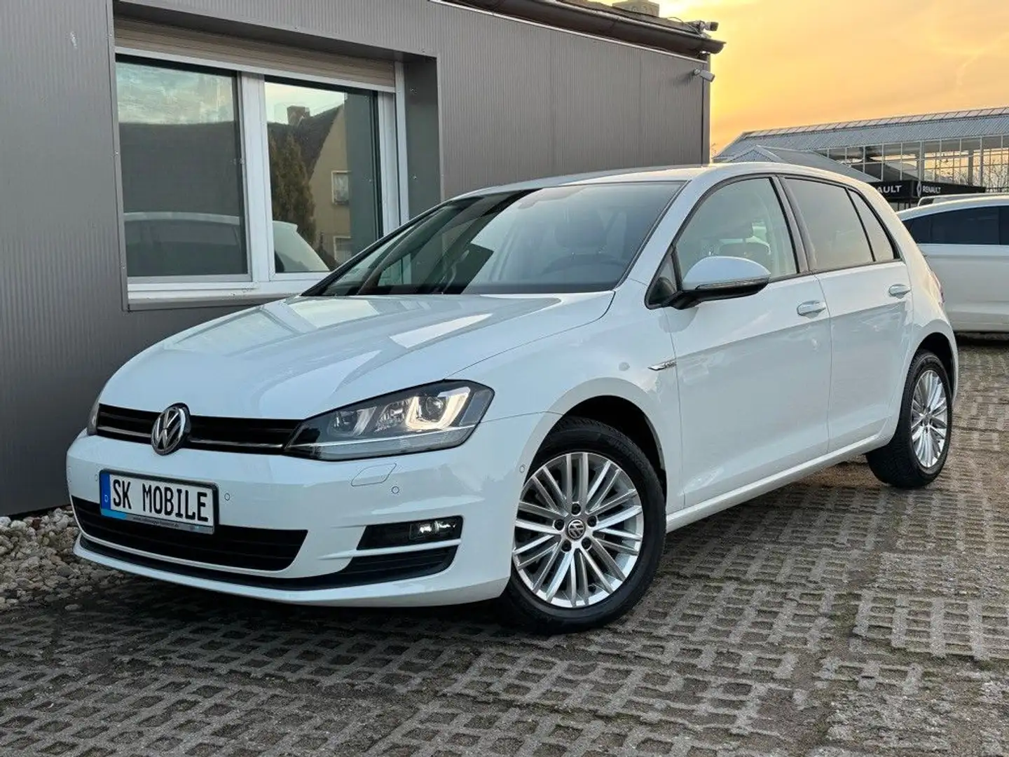 Volkswagen Golf VII Lim. Cup 1HAND*BI-XEN*NAVI*PureWeiß*TOP Blanc - 1