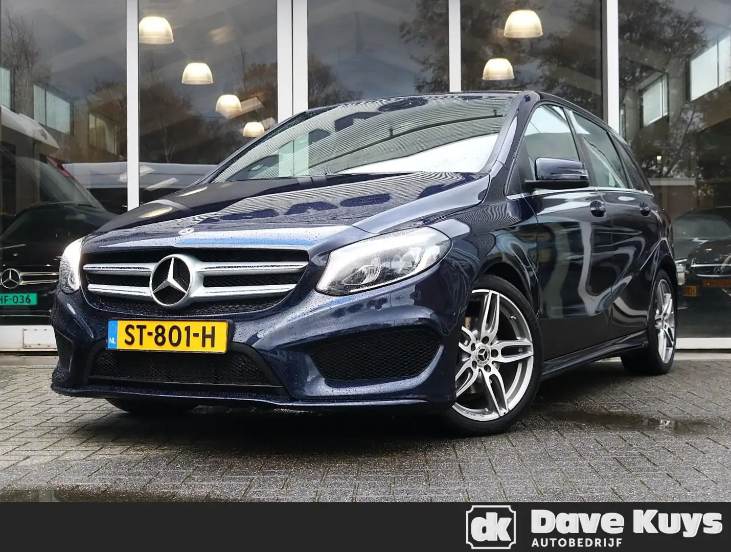 Mercedes-Benz B 180 Business Solution AMG Upgrade Edition Blauw - 1