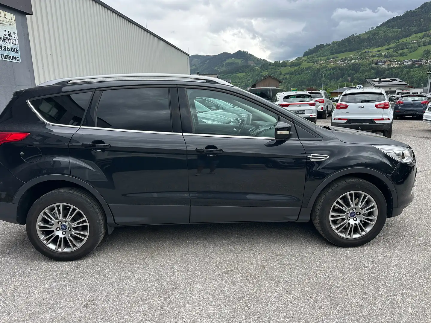 Ford Kuga 2,0 TDCi Titanium Pickerl2/2027 Schwarz - 2