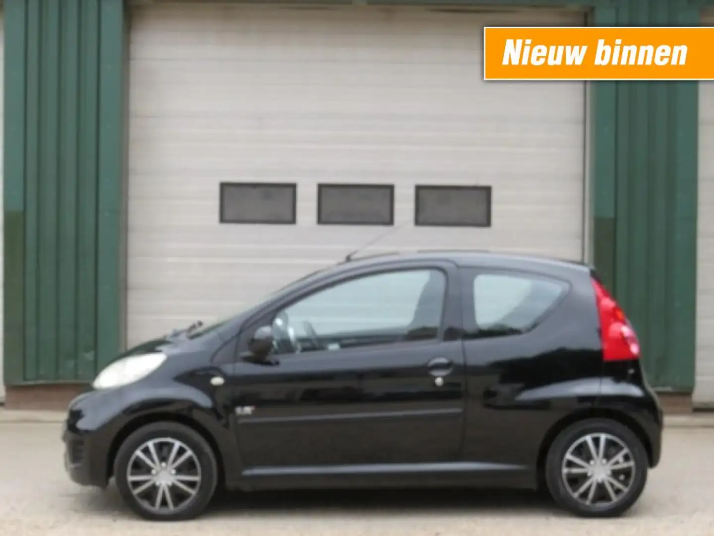Peugeot 107 1.0-12V XR Zwart - 1