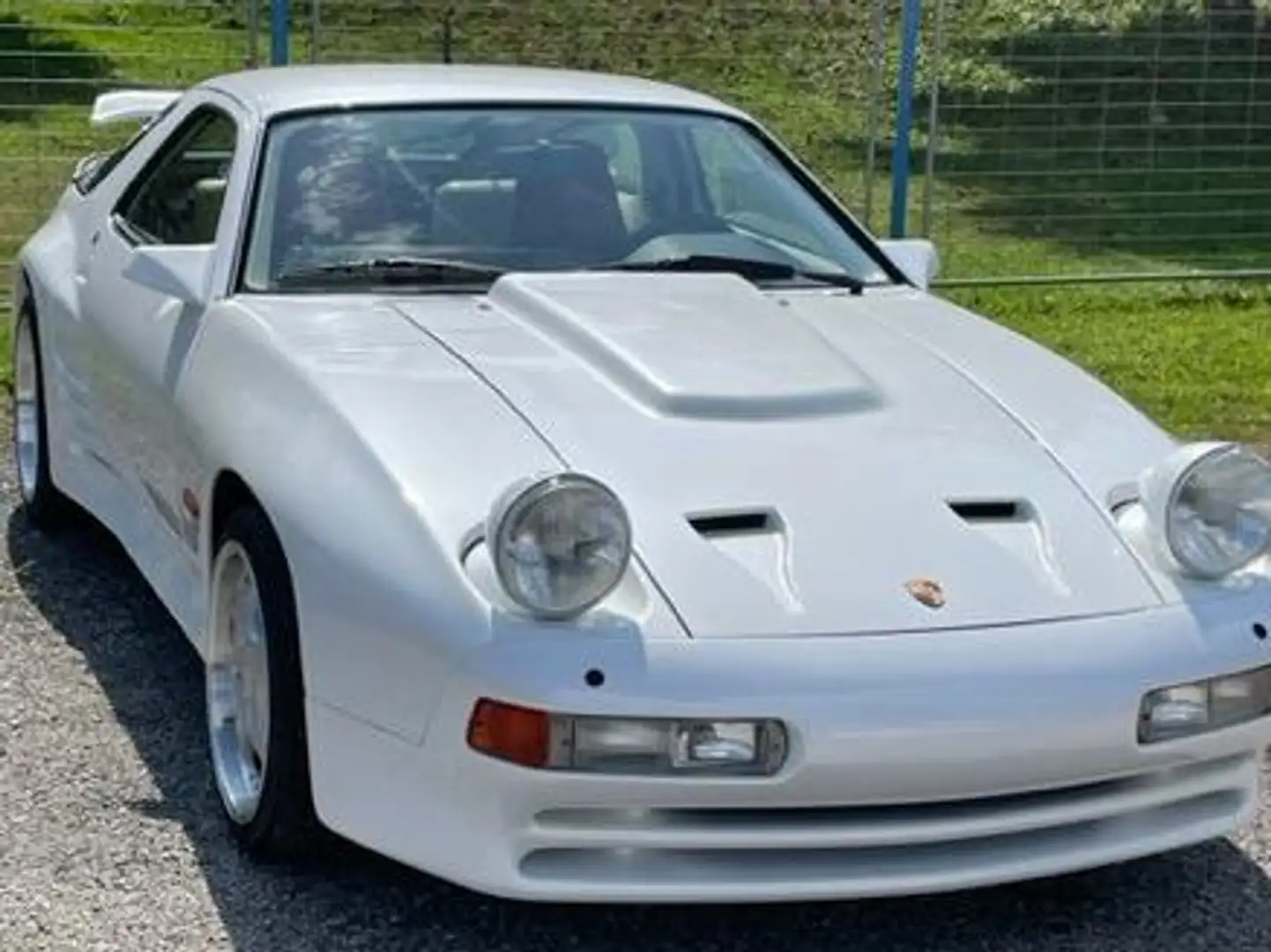 Porsche 928 S mit Strosek-Umbau Blanco - 1