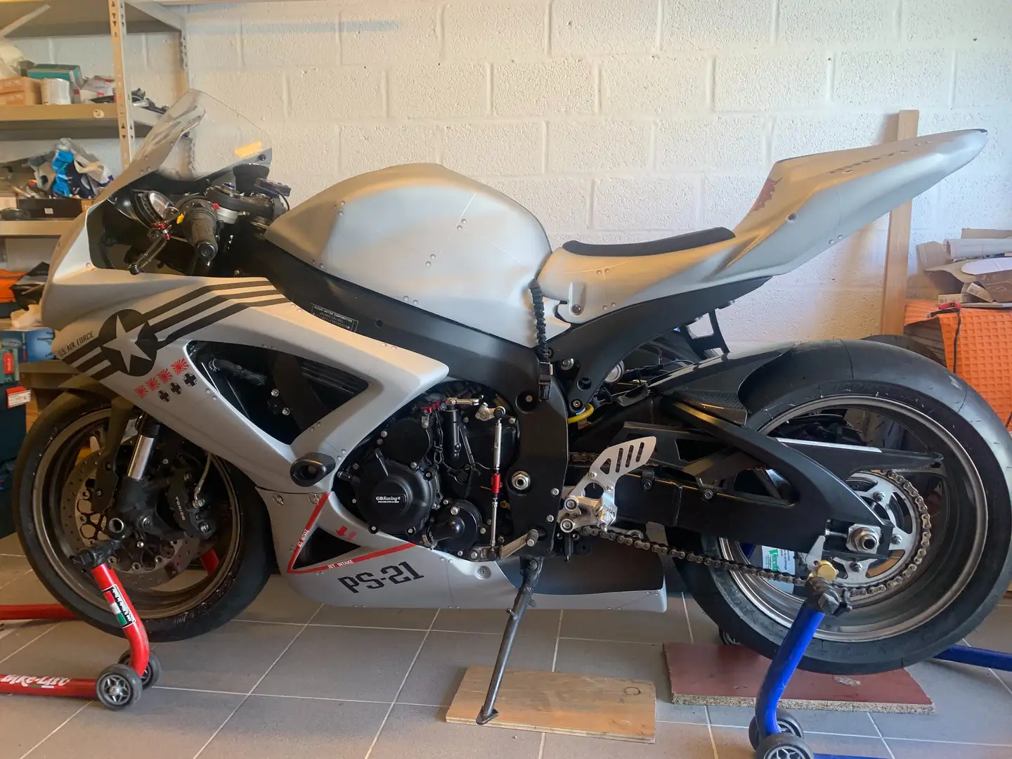 Suzuki GSR 750 Série spécial 2010 Argent - 1